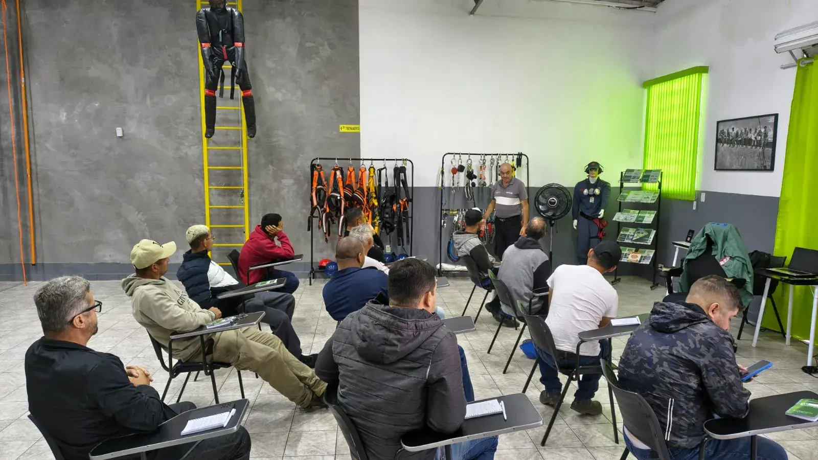 Instrução em sala de treinamento W Nunes